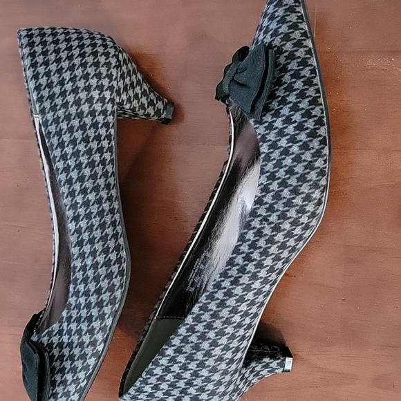 Metaphor Houndstooth Fabric Heels Size 10 - Picture 5 of 9